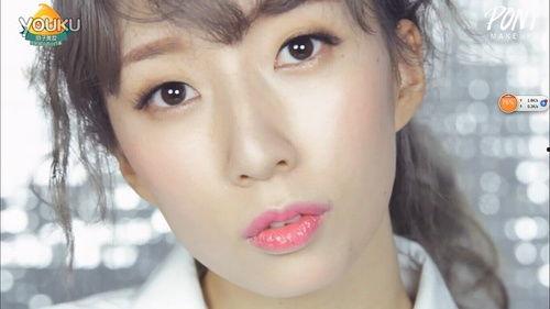 美妆博主爆料继父视频,引发网友热议